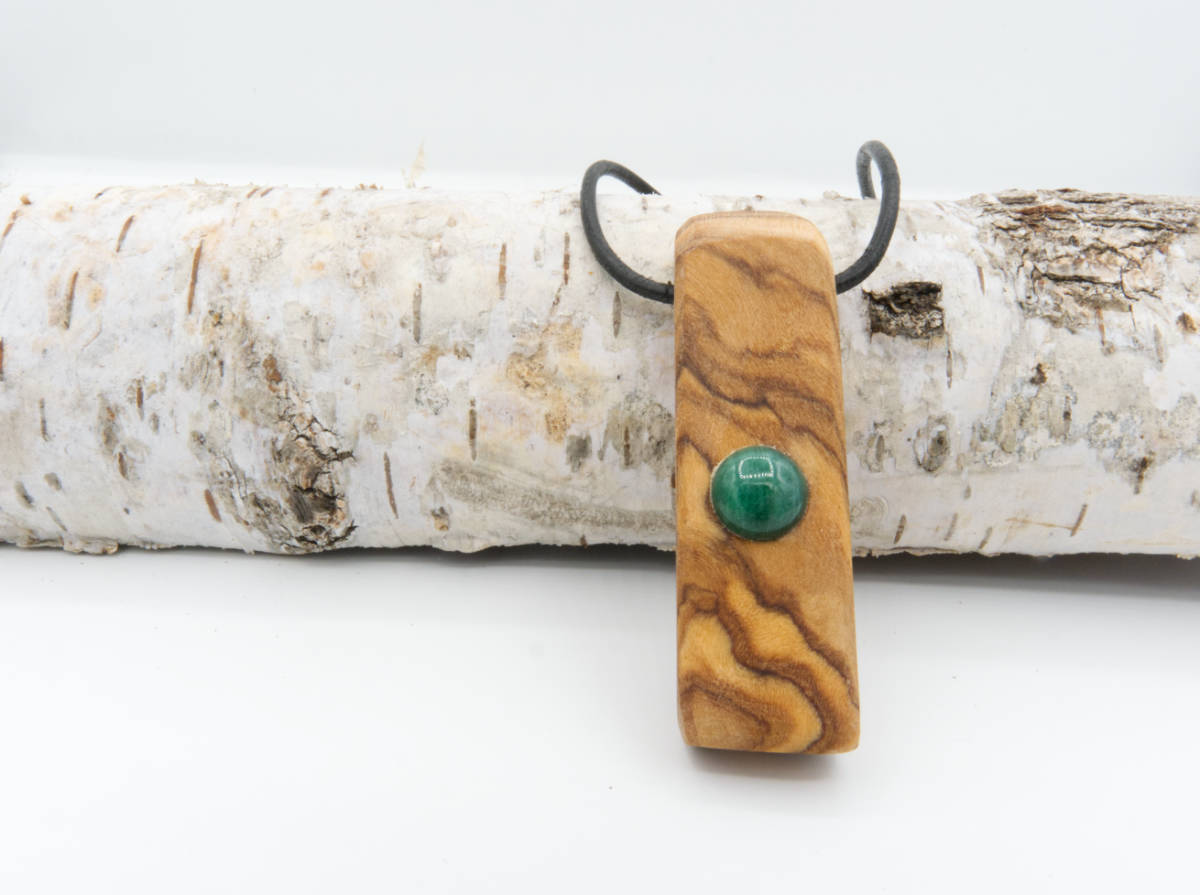 Olivenholzkette mit Malaysia Jade